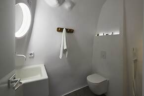 Theano Cave Suites & Villas