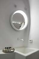 Theano Cave Suites & Villas