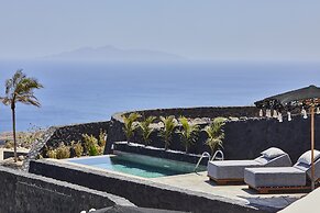 Theano Cave Suites & Villas