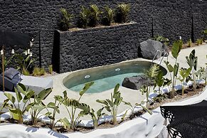 Theano Cave Suites & Villas