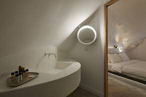 Theano Cave Suites & Villas