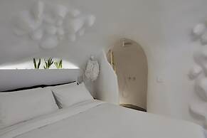 Theano Cave Suites & Villas