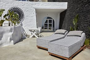 Theano Cave Suites & Villas
