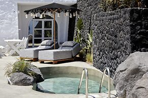 Theano Cave Suites & Villas