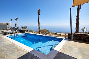 Theano Cave Suites & Villas