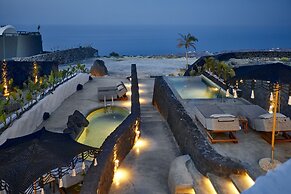 Theano Cave Suites & Villas