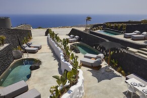 Theano Cave Suites & Villas