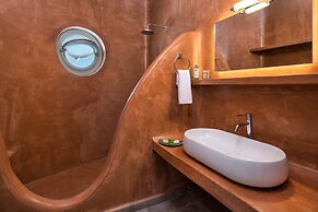 Theano Cave Suites & Villas