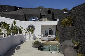 Theano Cave Suites & Villas