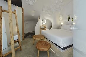 Theano Cave Suites & Villas