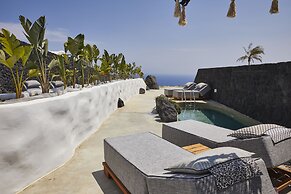 Theano Cave Suites & Villas