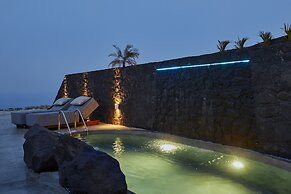 Theano Cave Suites & Villas