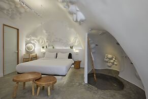 Theano Cave Suites & Villas