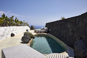 Theano Cave Suites & Villas