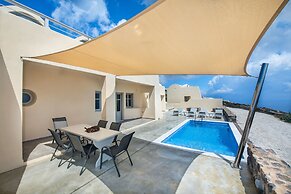 Theano Cave Suites & Villas