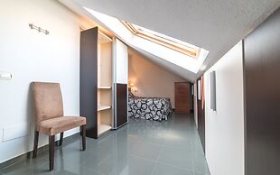 Calle Elcano | 4  Pax | Second Line | 1447-AW