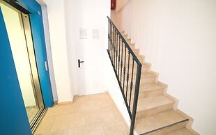 Calle Elcano | 4  Pax | Second Line | 1447-AW