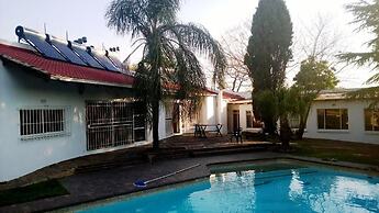 Fourways Backpackers Lodge