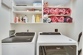 Jen's Creole 4 Bedroom Townhouse by RedAwning