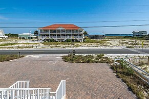 Jen's Creole 4 Bedroom Townhouse by RedAwning