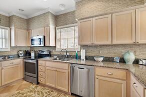 Jen's Creole 4 Bedroom Townhouse by RedAwning