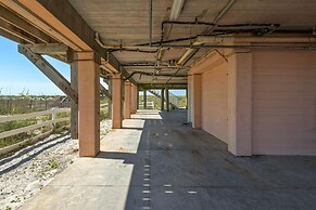 Jen's Creole 4 Bedroom Townhouse by RedAwning