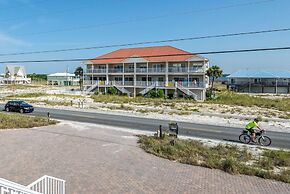 Jen's Creole 4 Bedroom Townhouse by RedAwning