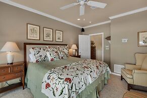 Jen's Creole 4 Bedroom Townhouse by RedAwning