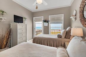 Jen's Creole 4 Bedroom Townhouse by RedAwning