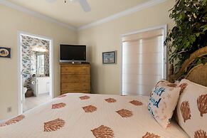 Jen's Creole 4 Bedroom Townhouse by RedAwning