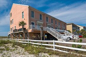Jen's Creole 4 Bedroom Townhouse by RedAwning