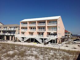 Jen's Creole 4 Bedroom Townhouse by RedAwning