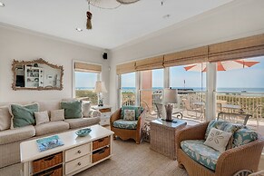 Jen's Creole 4 Bedroom Townhouse by RedAwning