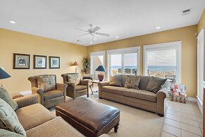 Sea Side 4 Bedroom Townhouse by RedAwning