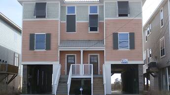 Sea Side 4 Bedroom Townhouse by RedAwning