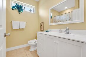 Sea Side 4 Bedroom Townhouse by RedAwning