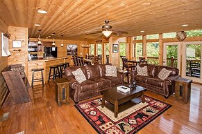A To Remember - 5 Bedrooms, 5 Baths, Sleeps 18 Cabin by Redawning