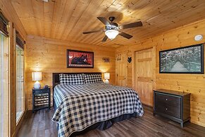 A To Remember - 5 Bedrooms, 5 Baths, Sleeps 18 Cabin by RedAwning