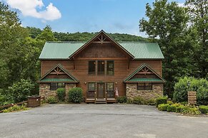 A To Remember - 5 Bedrooms, 5 Baths, Sleeps 18 Cabin by RedAwning