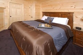 A Suite Mountain - 2 Bedrooms, 1 Baths, Sleeps 6 Cabin by Redawning