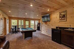 Sky View Lodge - 5 Bedrooms, 5 Baths, Sleeps 14 Home by Redawning