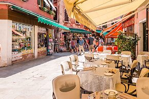 Bragora 3524 Between S. Marco & Biennale