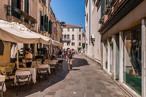 Bragora 3524 Between S. Marco & Biennale