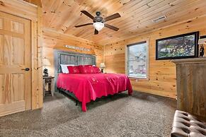 A Perfect Getaway - 4 Bedrooms, 4 Baths, Sleeps 15 Cabin by RedAwning