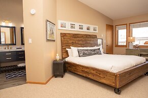 J1 Meadow Creek Miniums 3 Bedroom Condo by RedAwning