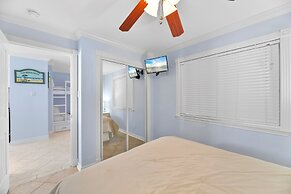 Seascape 2211 2 Bedroom Condo by RedAwning
