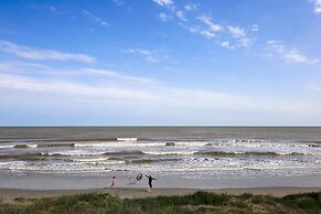 Seascape 2113 2 Bedroom Condo by RedAwning