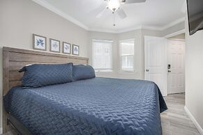 Seascape 1304 Studio Bedroom Condo by RedAwning