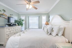 Seascape 2212 2 Bedroom Condo by RedAwning