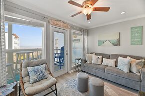 Seascape 1215 Studio Bedroom Condo by RedAwning